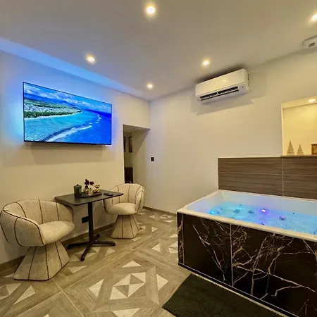 Hermitage Apartment *